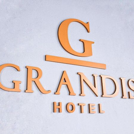 تبليسي Hotel Grandis المظهر الخارجي الصورة